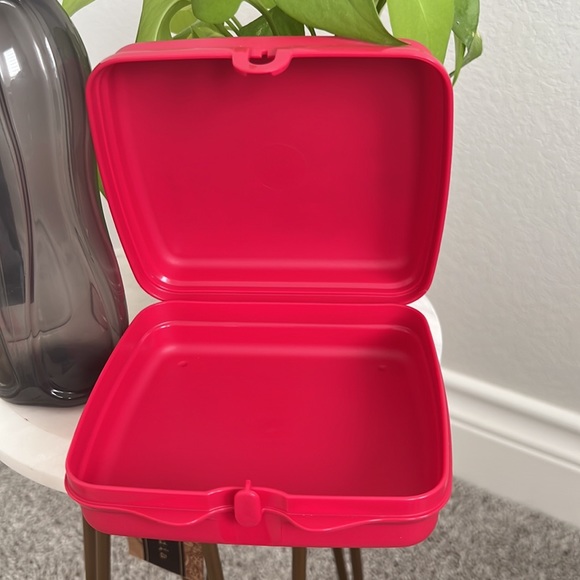 Tupperware special edition Minnie Mouse set. - Picture 8 of 11